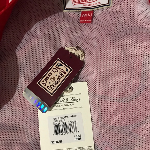Chicago Bulls Mitchell and Ness Jacket - Picture 6 of 8
